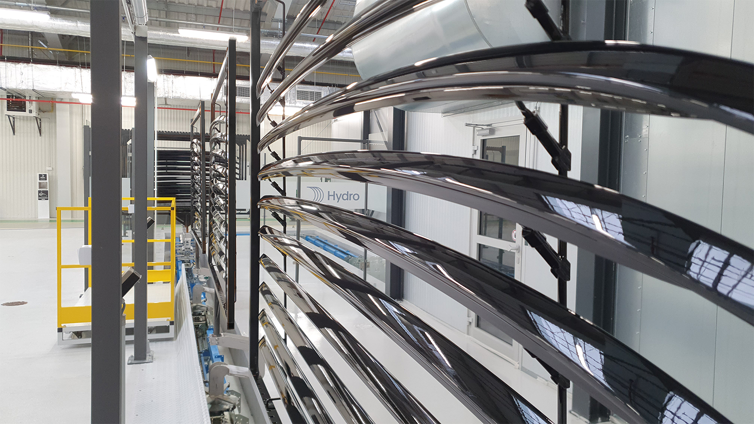 Nasslackierung von Aluminiumprofilen