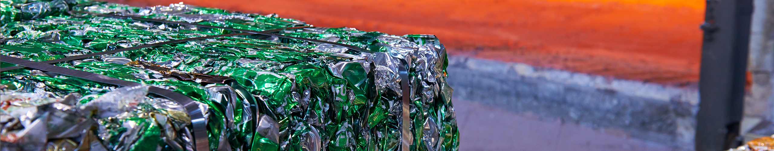 Zerkleinerter Aluminiumschrott in Blöcken